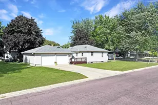 2860 Pine Ave, Slayton, MN 56172 - Photo 1