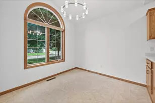 1020 Horizon St, Vadnais Heights, MN 55127 - Photo 7