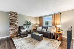 808 Center Dr NW, Chisholm, MN 55719 - Photo 7