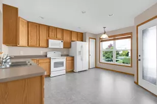 5105 Fairpoint Dr N, Hugo, MN 55038 - Photo 5