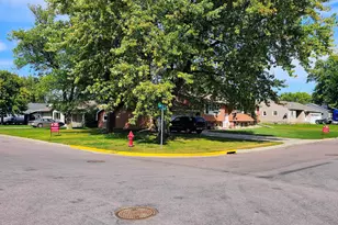 402 E 2nd St N, Truman, MN 56088 - Photo 3