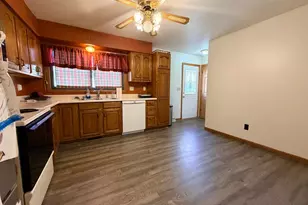 309 Lawrence St, Marshall, MN 56258 - Photo 13