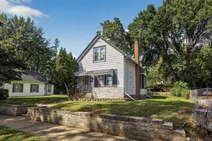 1323 4th St E, Saint Paul, MN 55106 - Photo 1