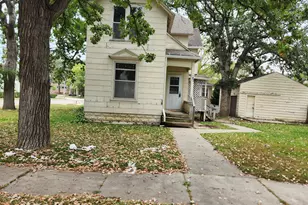 810 5th St NW, Austin, MN 55912 - Photo 1