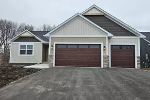 225 10th Ave NE, Hutchinson, MN 55350 - Photo 1