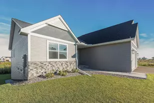 225 10th Ave NE, Hutchinson, MN 55350 - Photo 3