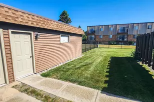 1402 E Gateway Cir S, Fargo,  58103 - Photo 35