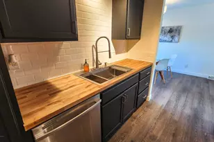 1402 E Gateway Cir S, Fargo,  58103 - Photo 11