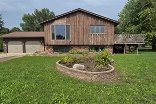 503 Hawthorne Dr, Marshall, MN 56258 - Photo 1