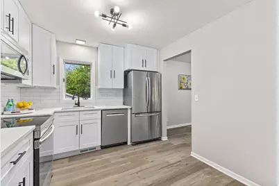 228 16th Avenue SW, New Brighton, MN 55112 - Photo 3