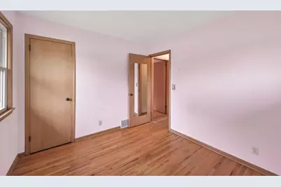 2267 Shawnee Drive, North Saint Paul, MN 55109 - Photo 9