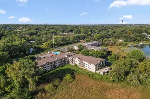 1304 W Medicine Lake Dr, Plymouth, MN 55441 - Photo 27