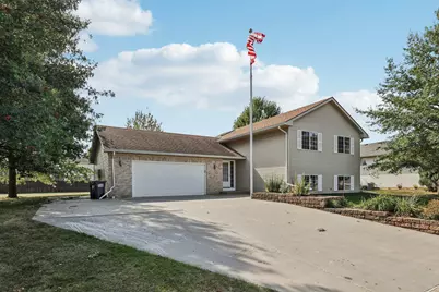 933 E Orchard Street, Belle Plaine, MN 56011 - Photo 1