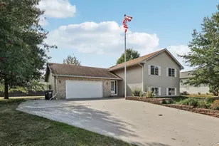 933 E Orchard St, Belle Plaine, MN 56011 - Photo 1