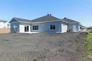 4203 Pine Pkwy S, Fargo, ND 58104 - Photo 3