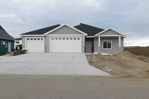 4203 Pine Pkwy S, Fargo, ND 58104 - Photo 3