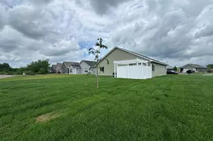 724 Cherrywood Lane Northeast, Isanti, MN 55040 - Photo 3