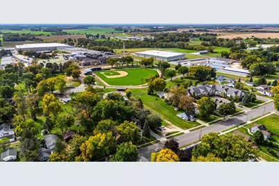 411 Oak Avenue SE, Montgomery, MN 56069 - Photo 7