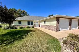 814 Southview Ct, Marshall, MN 56258 - Photo 1