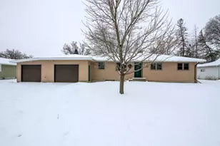 620 4th Ave SW, Hutchinson, MN 55350 - Photo 1