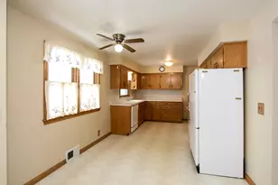 620 4th Ave SW, Hutchinson, MN 55350 - Photo 9