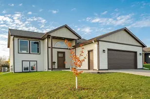 615 7th Ave NE, Plainview, MN 55964 - Photo 1