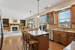 466 Greenview Dr, Chanhassen, MN 55317 - Photo 5