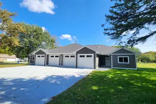 903 7th Ave SW, Pipestone, MN 56164 - Photo 3