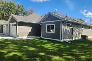 903 7th Ave SW, Pipestone, MN 56164 - Photo 1