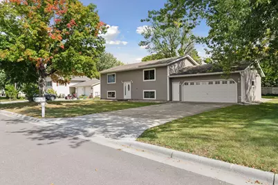 571 N Park Avenue, Le Center, MN 56057 - Photo 1