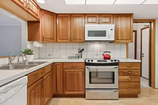 8441 Irwin Rd, Bloomington, MN 55437 - Photo 9