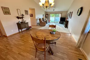 304 SE Valley View Dr, Willmar, MN 56201 - Photo 17