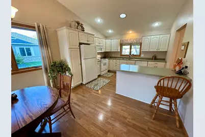 304 SE Valley View Drive, Willmar, MN 56201 - Photo 13