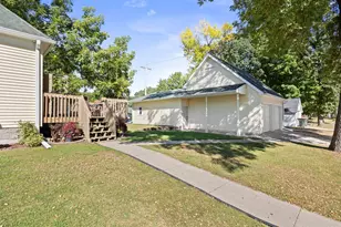 801 Carver St N, Winthrop, MN 55396 - Photo 25