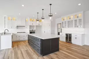 4928 Parkside Cir, Eagan, MN 55123 - Photo 7