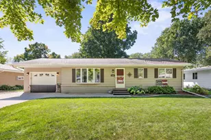 1086 Sherwood St SE, Hutchinson, MN 55350 - Photo 1