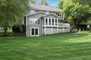 2711 Bent Tree Cir, Hopkins, MN 55305 - Photo 5