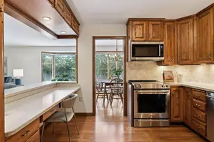 7250 Lewis Ridge Pkwy, Edina, MN 55439 - Photo 9