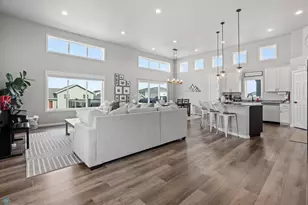 4866 Hampton Cir S, Moorhead, MN 56560 - Photo 5