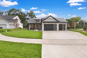 4951 Parkside Cir, Eagan, MN 55123 - Photo 3