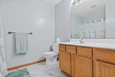 422 Hickory Lane N, Oakdale, MN 55128 - Photo 11