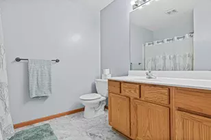 422 Hickory Ln N, Oakdale, MN 55128 - Photo 11