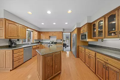 553 Omaha Road, Hudson, WI 54016 - Photo 5