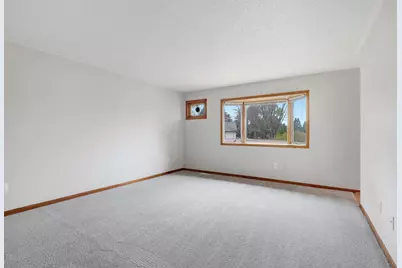 2075 13th Avenue W, Shakopee, MN 55379 - Photo 9