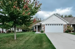 946 Briarwood Dr, Red Wing, MN 55066 - Photo 1