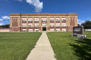 109 E Luverne St, Luverne, MN 56156 - Photo 1