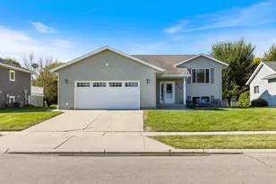 513 Harriett Dr, Marshall, MN 56258 - Photo 1