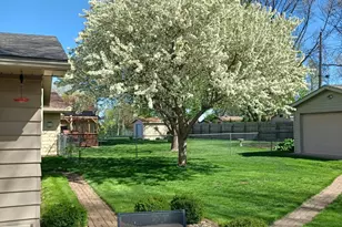 1115 Swanhill Dr, Albert Lea, MN 56007 - Photo 9