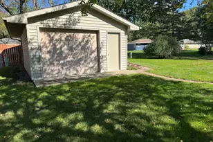 1115 Swanhill Dr, Albert Lea, MN 56007 - Photo 7