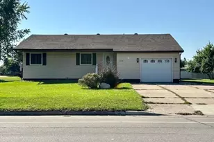 1114 Greenwood St E, Thief River Falls, MN 56701 - Photo 1